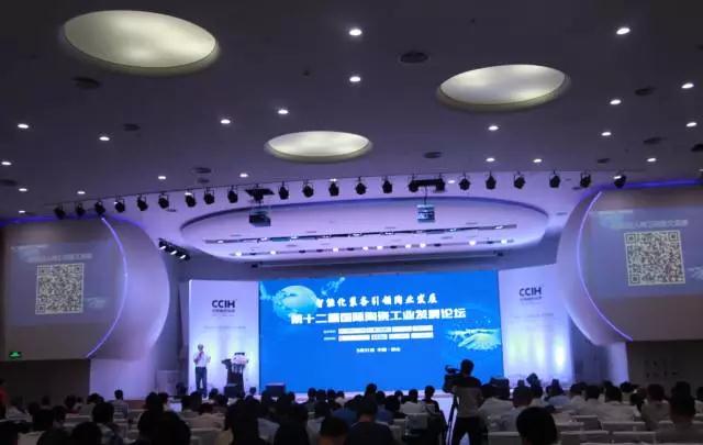 華鵬29°柔光磚4.0喜獲“陶衛(wèi)行業(yè)產(chǎn)品金獎(jiǎng)”，建