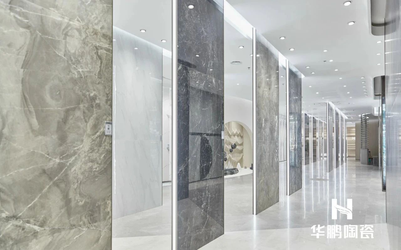 華鵬陶瓷終端門店，深圳華美居80㎡精品店，開業(yè)當天營業(yè)額達50萬